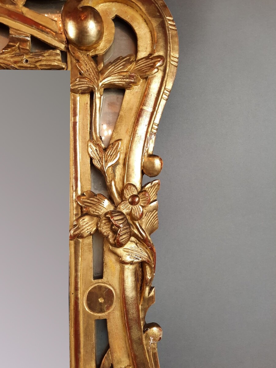 Gilded wooden beaded mirror, late 18th century