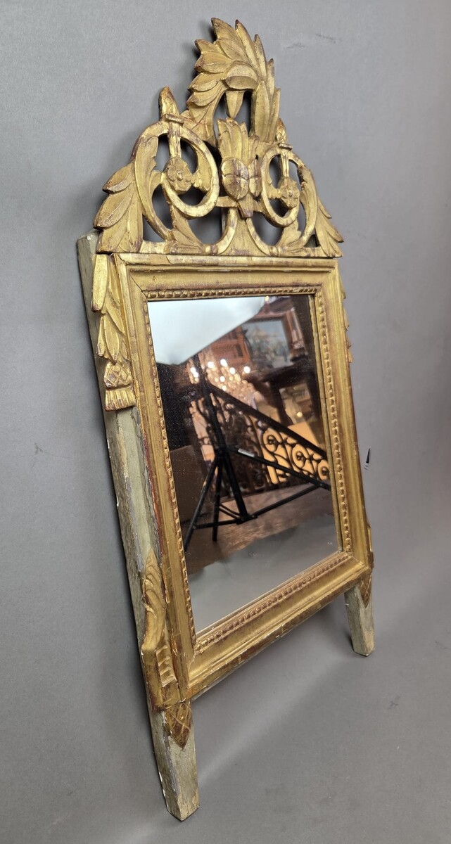 Gilded wooden mirror, 18th