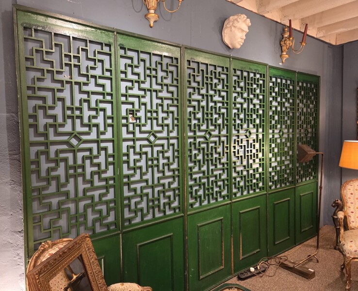 Green lacquered wood glazing bead in the Chinese style