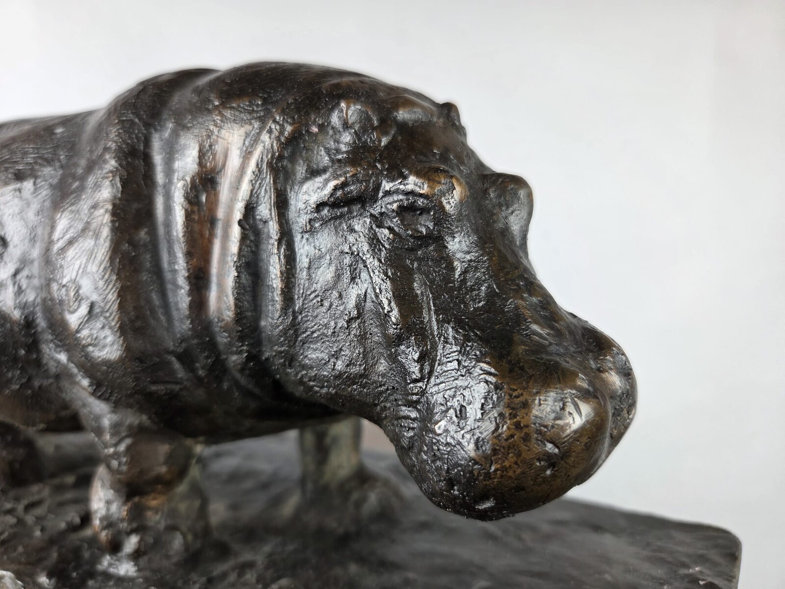 Herbert Geldhof, bronze sculpture with a brown patina, 