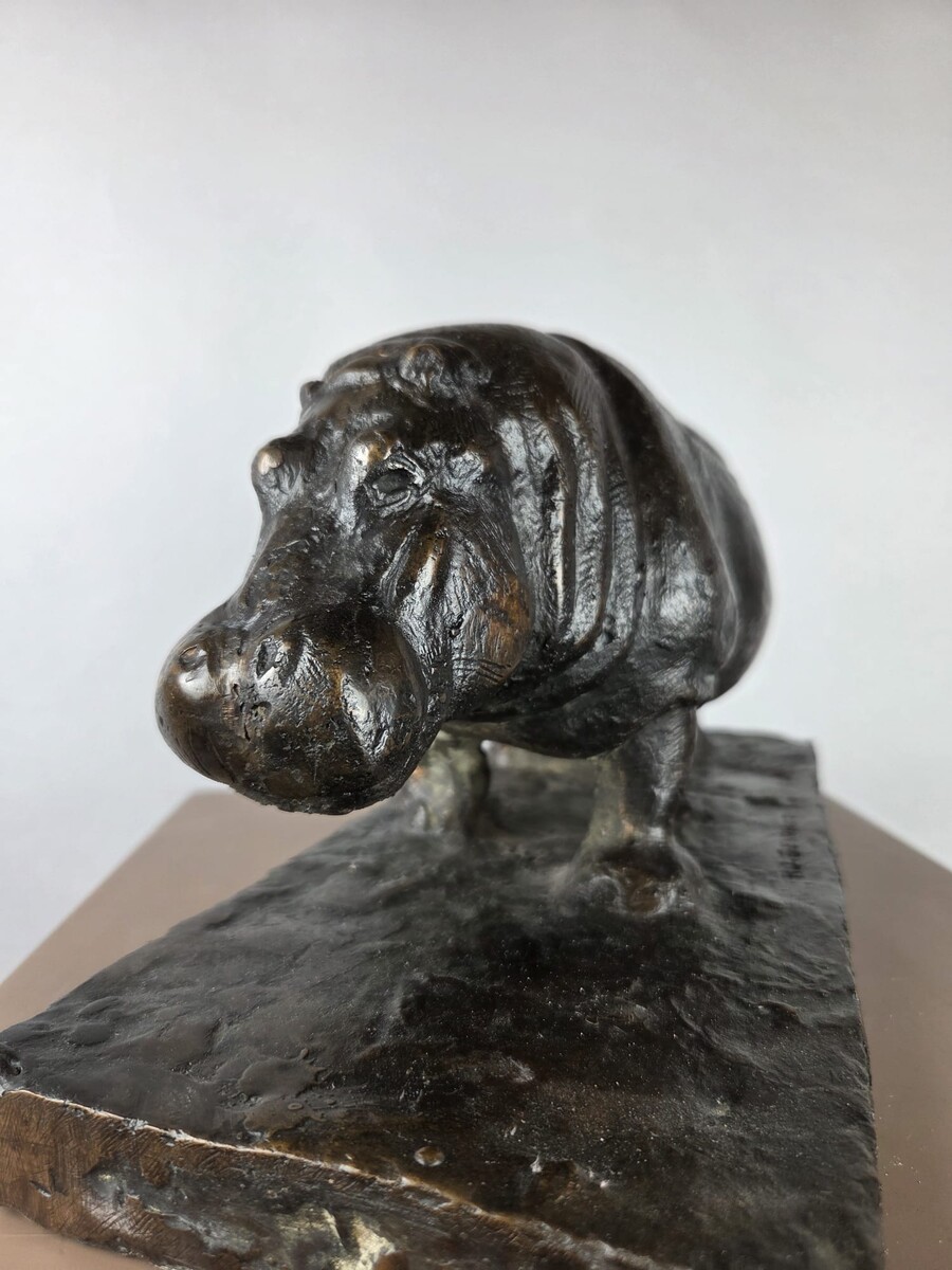 Herbert Geldhof, bronze sculpture with a brown patina, 