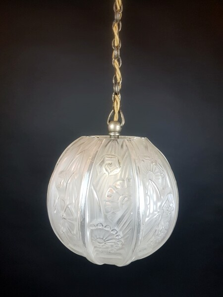 Hettier Vincent, small glass pendant, circa 1925