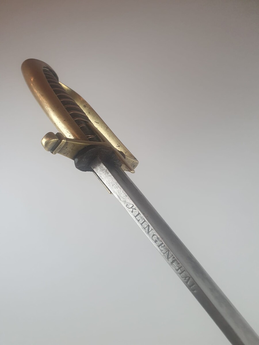 Hungarian hussar sabre, single-pronged brass mount