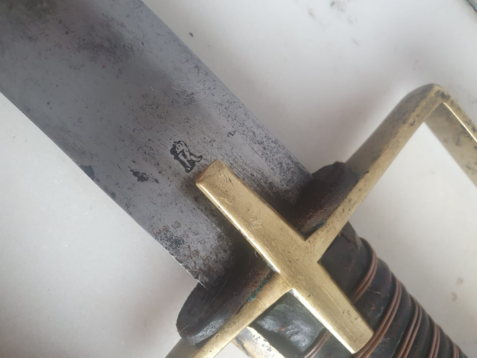 Hungarian hussar sabre, single-pronged brass mount