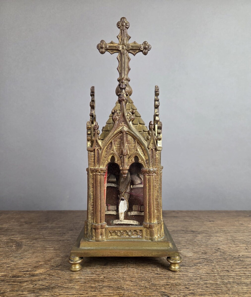 Important Neo-Gothic ormolu reliquary-chapel, XIXᵉ century