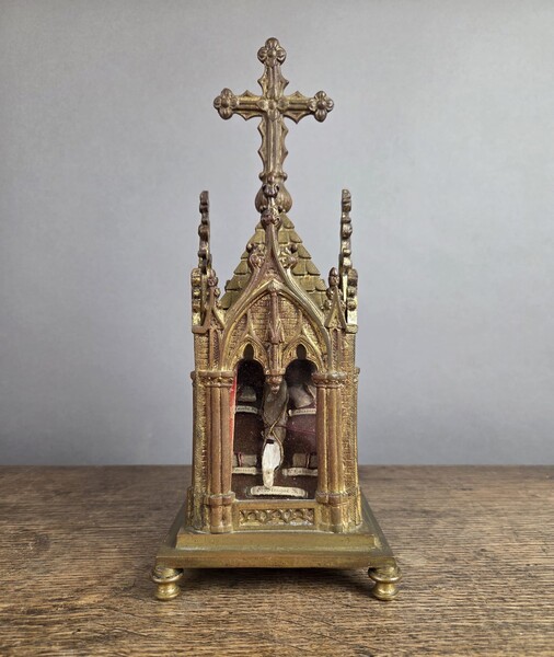 Important Neo-Gothic ormolu reliquary-chapel, XIXᵉ century