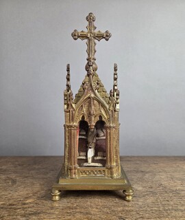 Important Neo-Gothic ormolu reliquary-chapel, XIXᵉ century