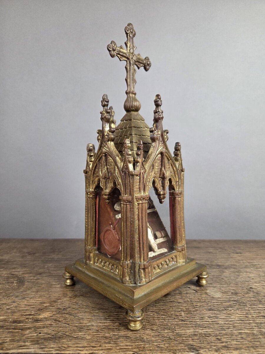 Important Neo-Gothic ormolu reliquary-chapel, XIXᵉ century