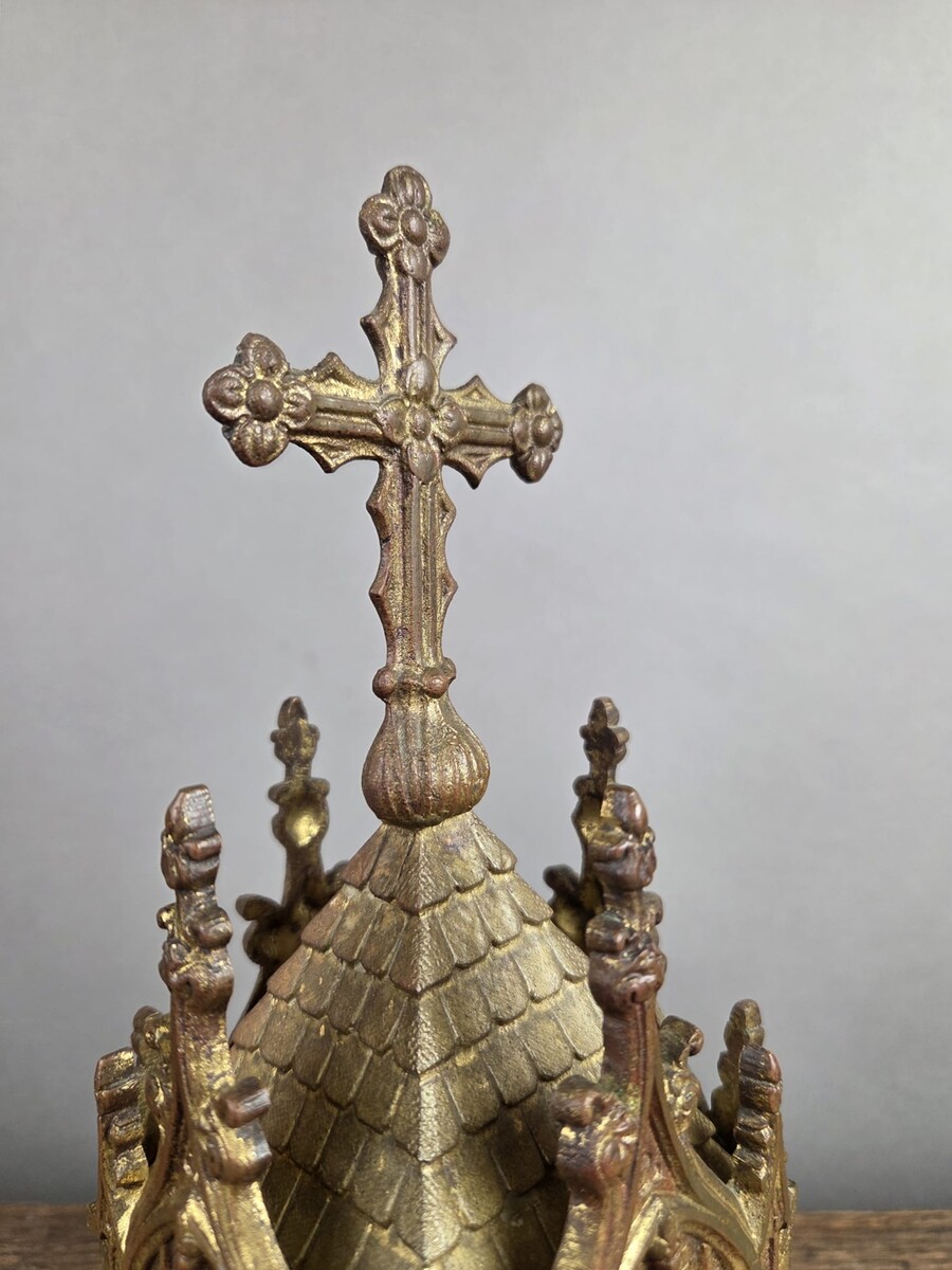 Important Neo-Gothic ormolu reliquary-chapel, XIXᵉ century