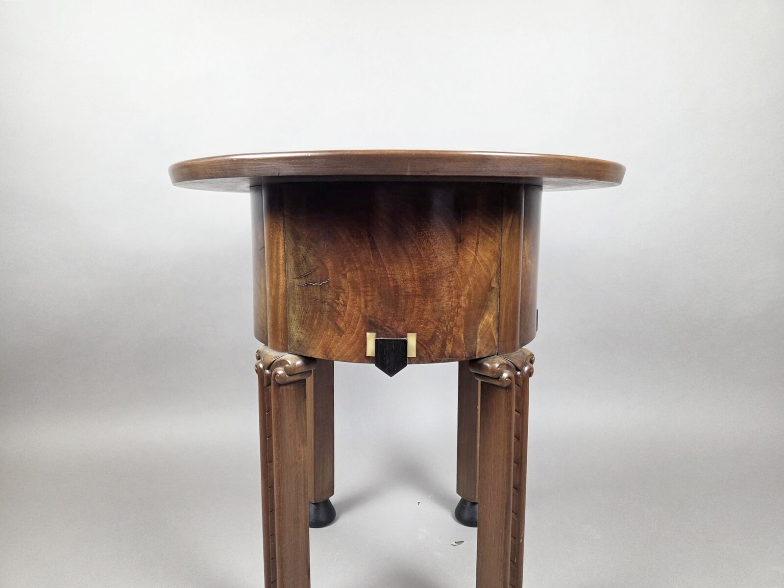 In the style of Chambon, Art Deco mahogany pedestal table