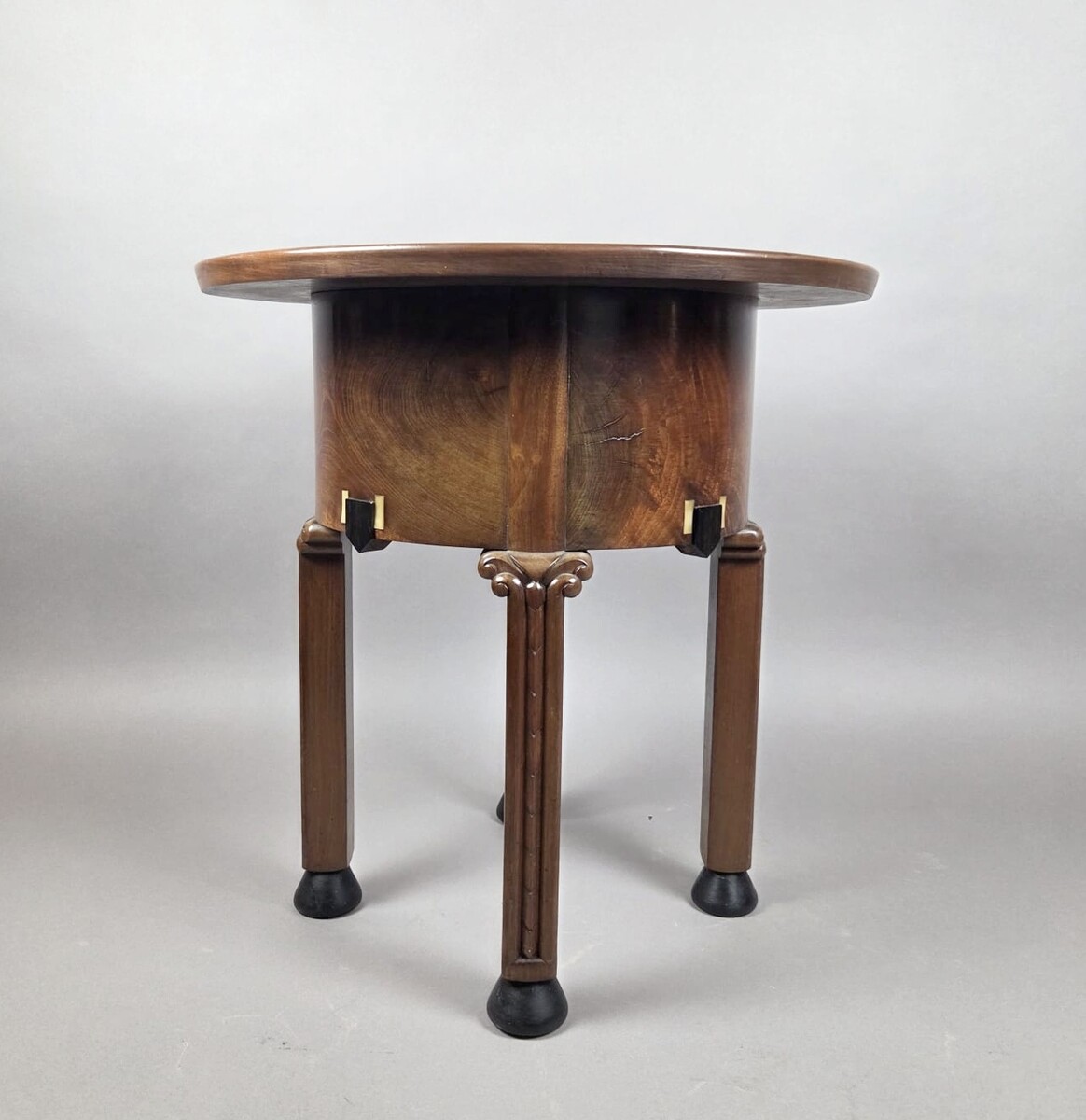 In the style of Chambon, Art Deco mahogany pedestal table