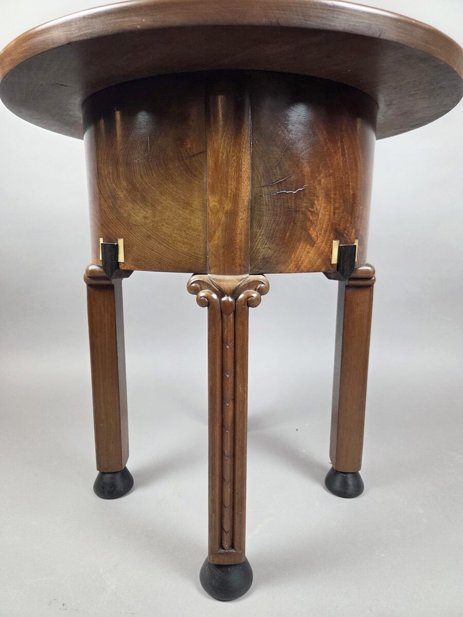 In the style of Chambon, Art Deco mahogany pedestal table