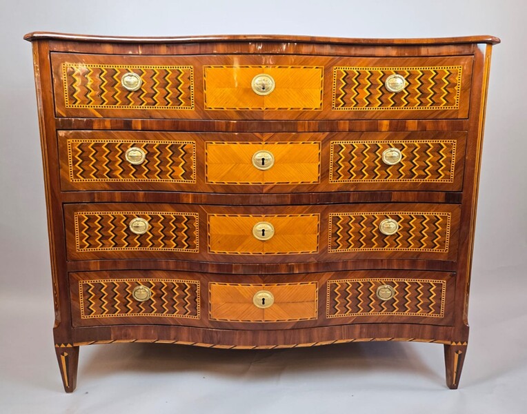 Inlaid chest of drawers with double secret compartments, 18th century