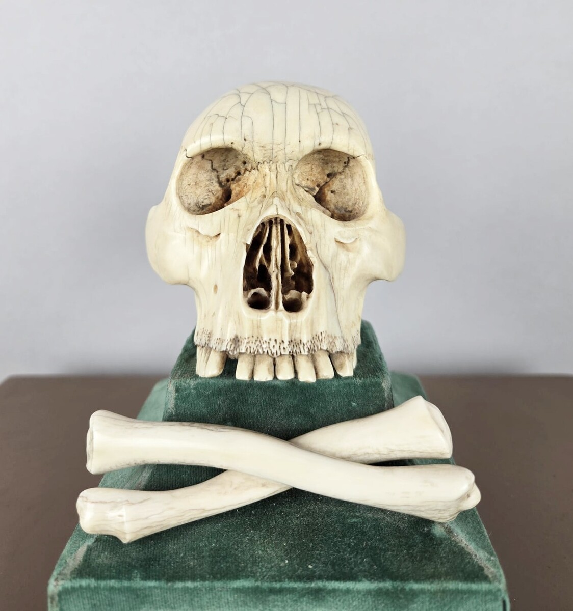 Ivory skull, Memento Mori, circa 17th 