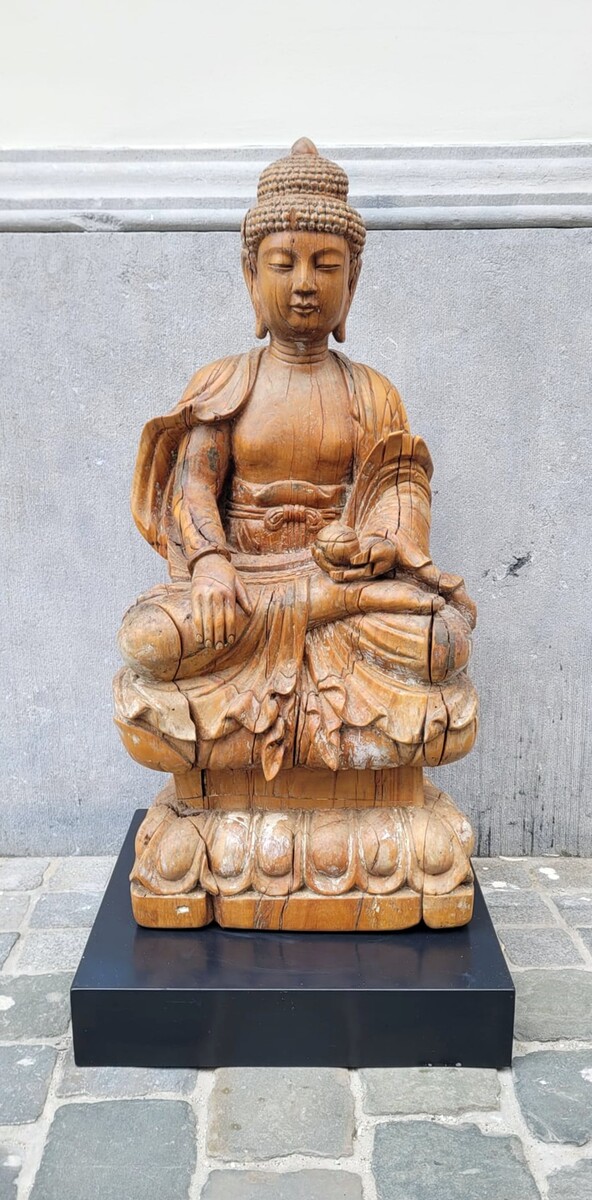 Large carved wooden Buddha - some traces of polychromy - circa 1900