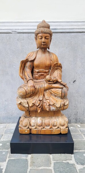 Large carved wooden Buddha - some traces of polychromy - circa 1900
