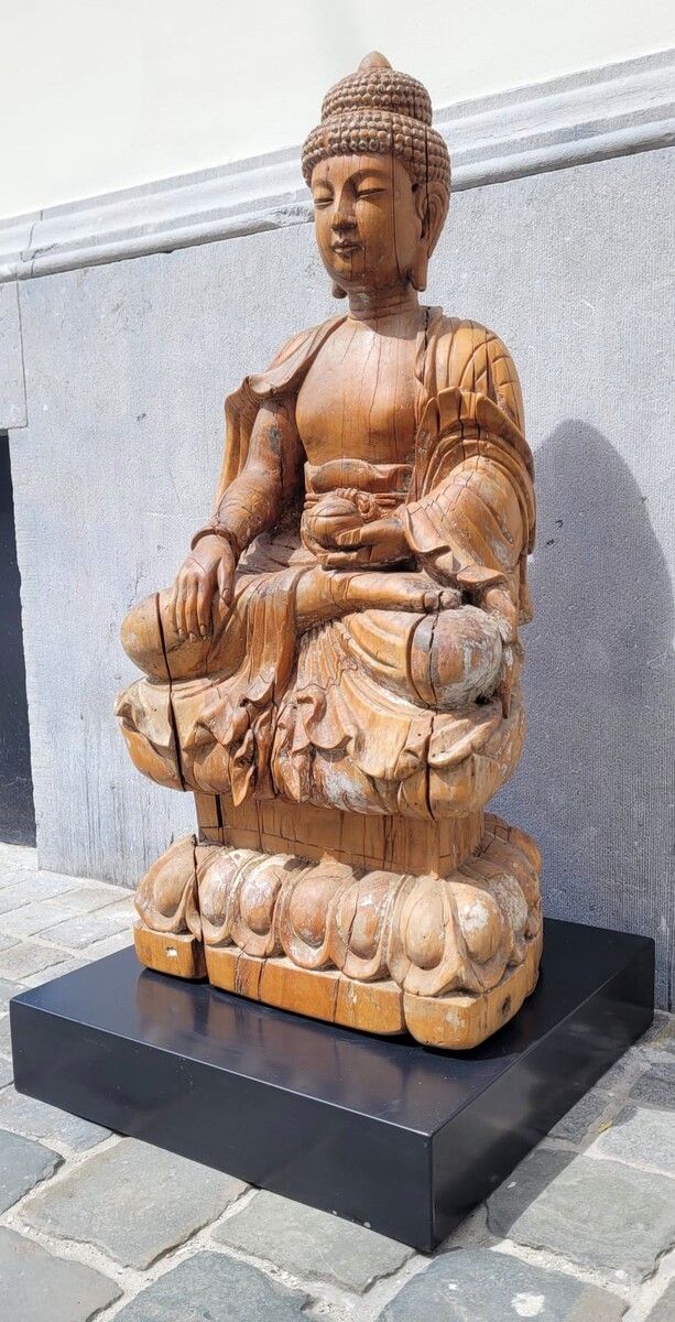 Large carved wooden Buddha - some traces of polychromy - circa 1900