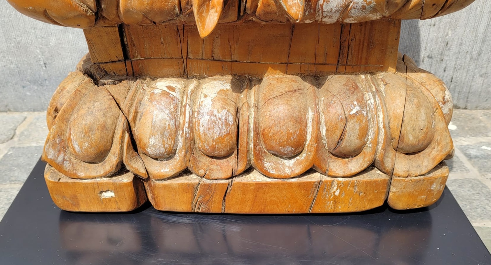 Large carved wooden Buddha - some traces of polychromy - circa 1900