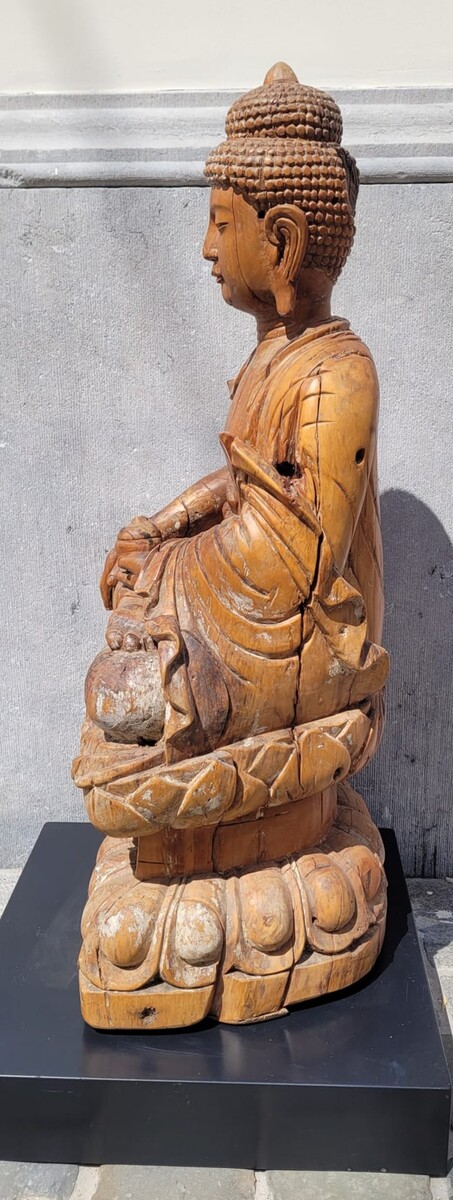Large carved wooden Buddha - some traces of polychromy - circa 1900