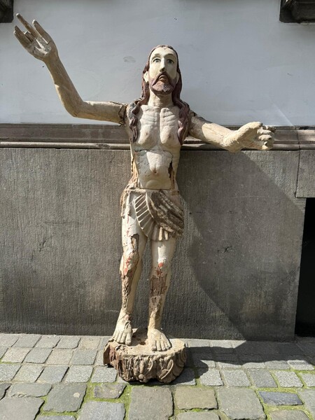 Large carved wooden Christ, late 16th