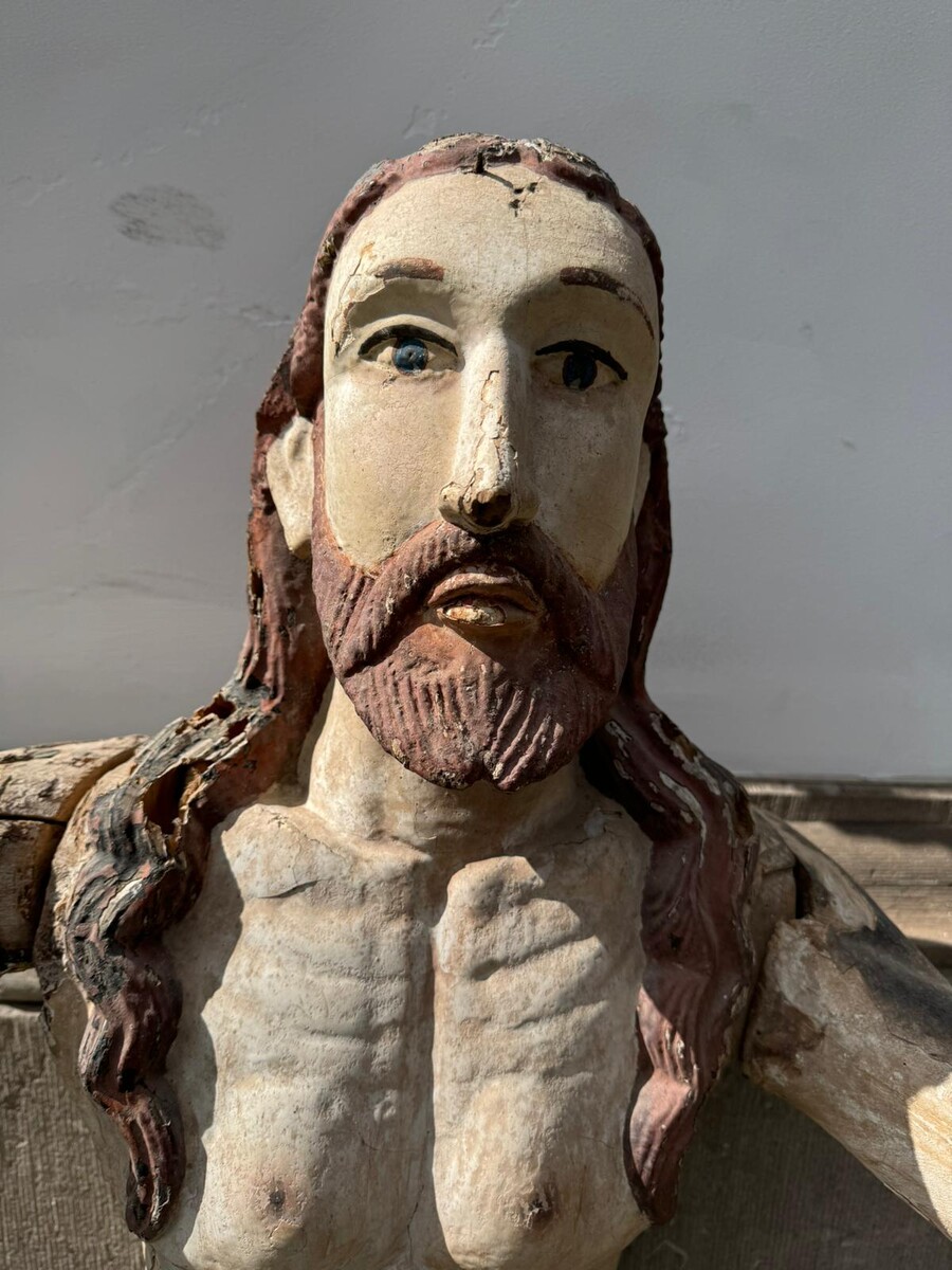 Large carved wooden Christ, late 16th