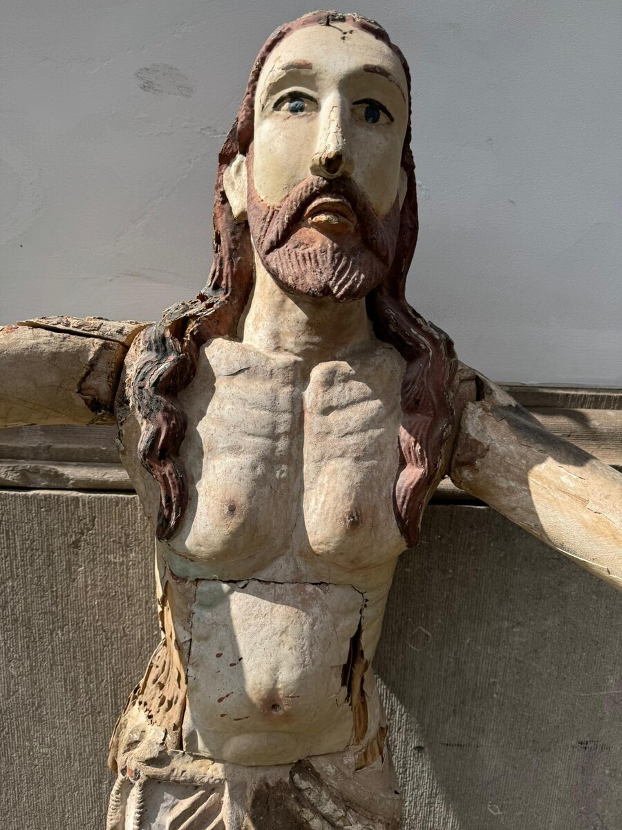 Large carved wooden Christ, late 16th