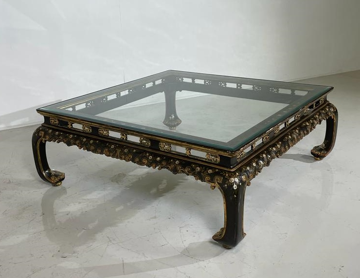 Large coffee table with Chinese motif in lacquered and gilded wood, circa 1940
