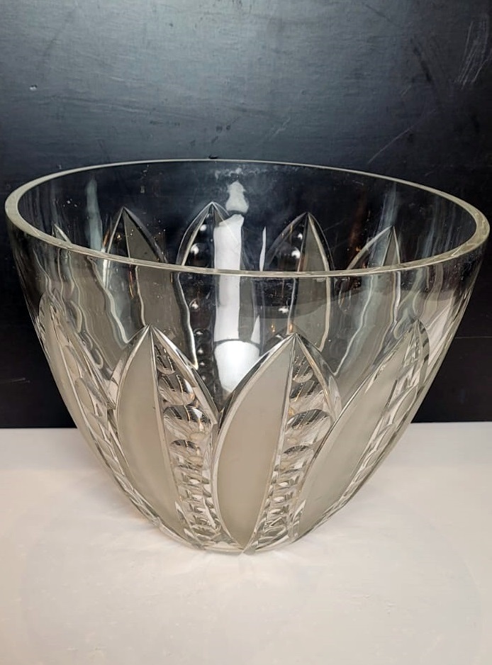 Large crystal bowl from Val Saint Lambert - acid-etched decoration