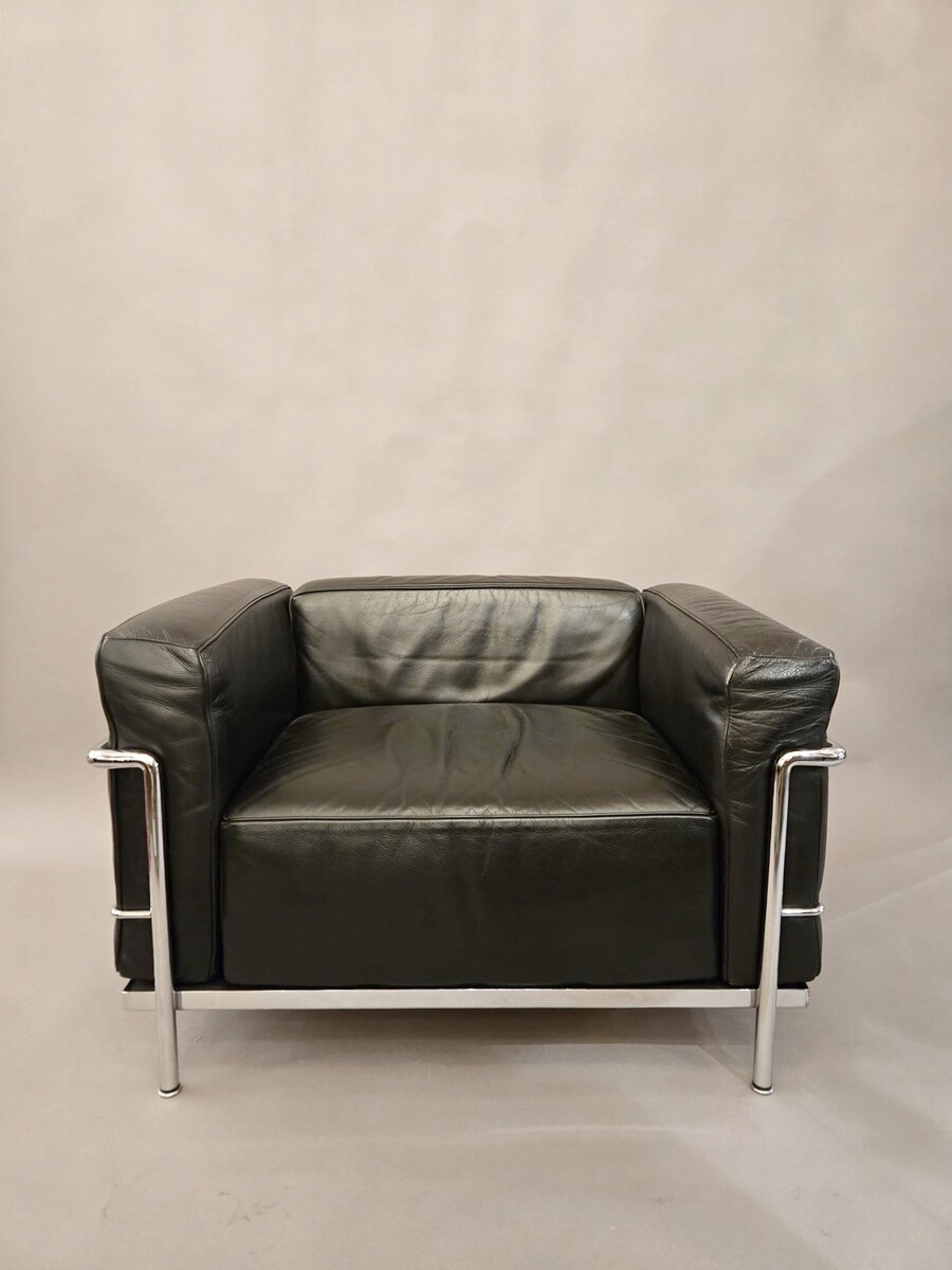 LC3 armchair in black leather, Le Corbusier, 1970s