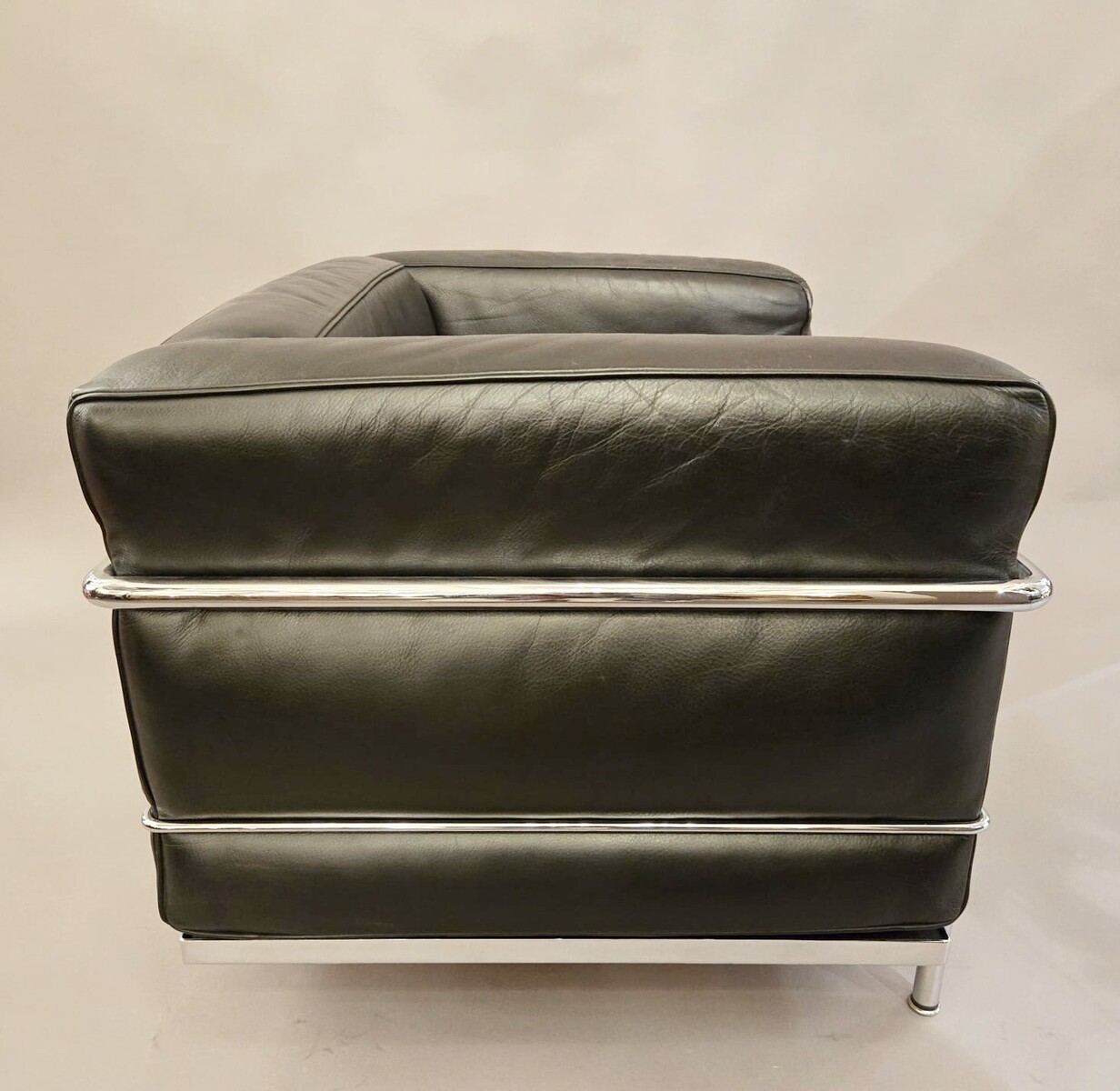 LC3 armchair in black leather, Le Corbusier, 1970s
