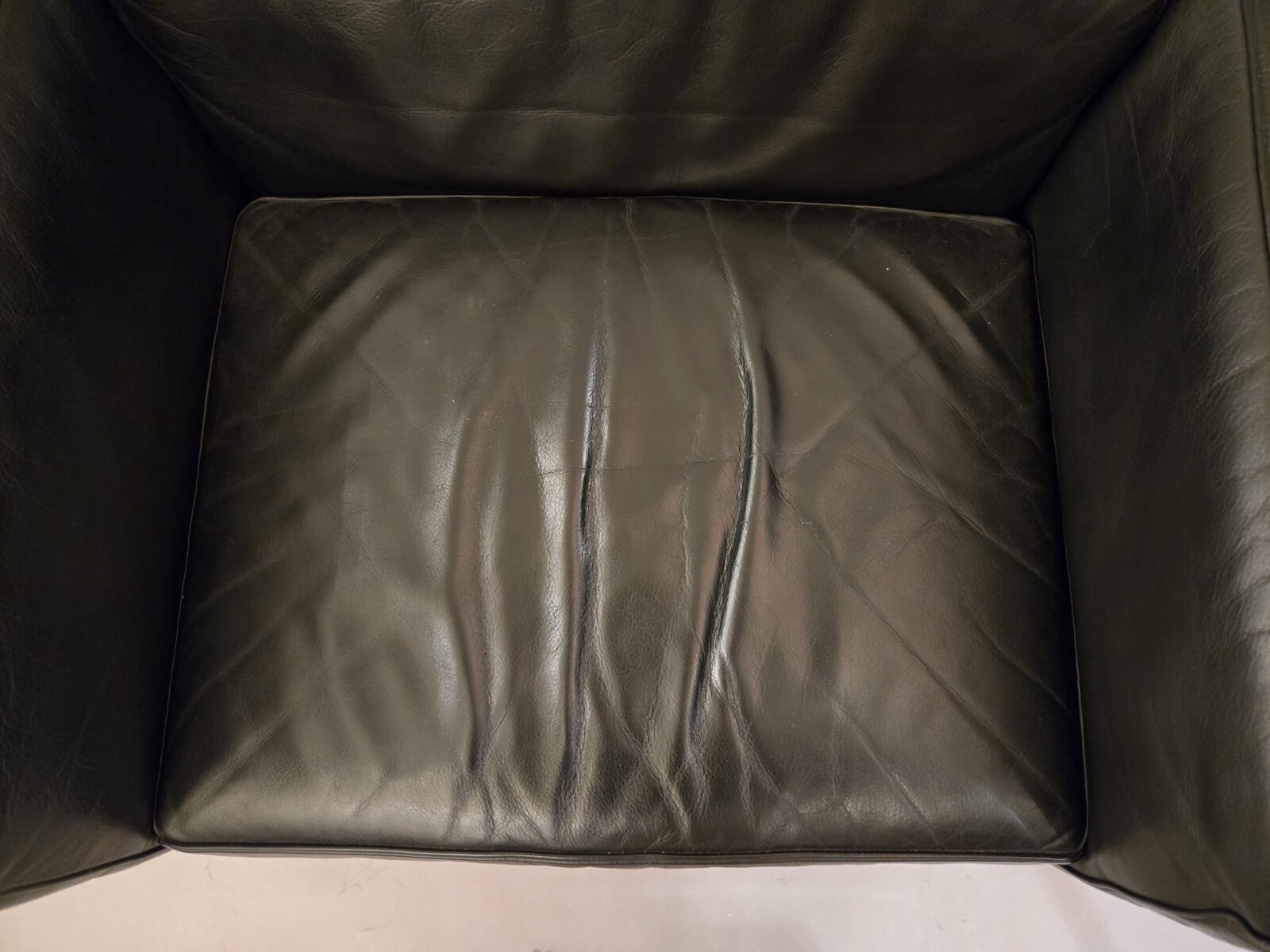 LC3 armchair in black leather, Le Corbusier, 1970s