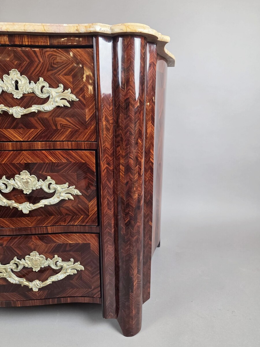 Louis XIV chest of drawers with rosewood marquetry and gilded bronze fittings, 18th century