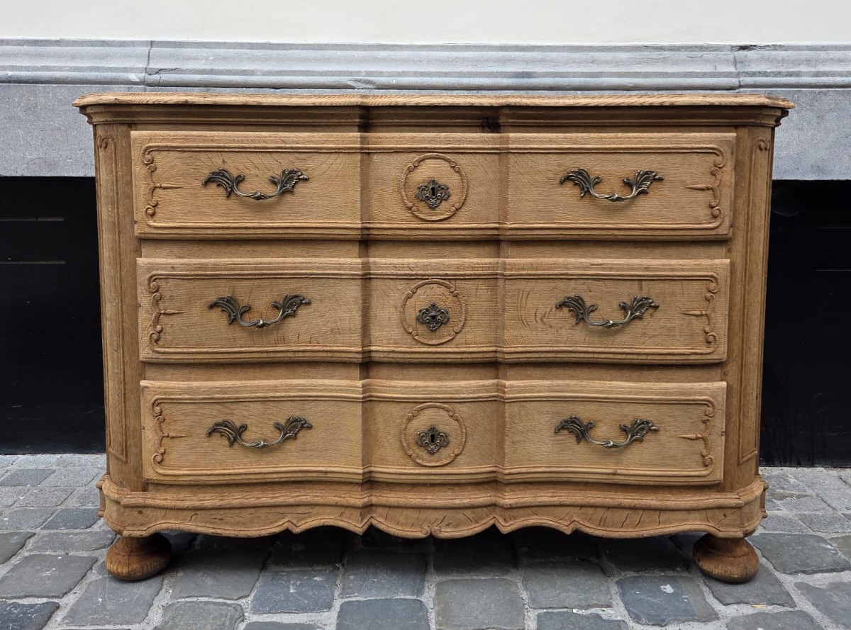 Louis XIV style chest of drawers in oak, early 20th century