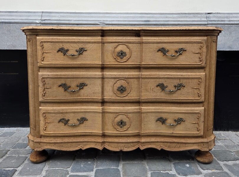 Louis XIV style chest of drawers in oak, early 20th century