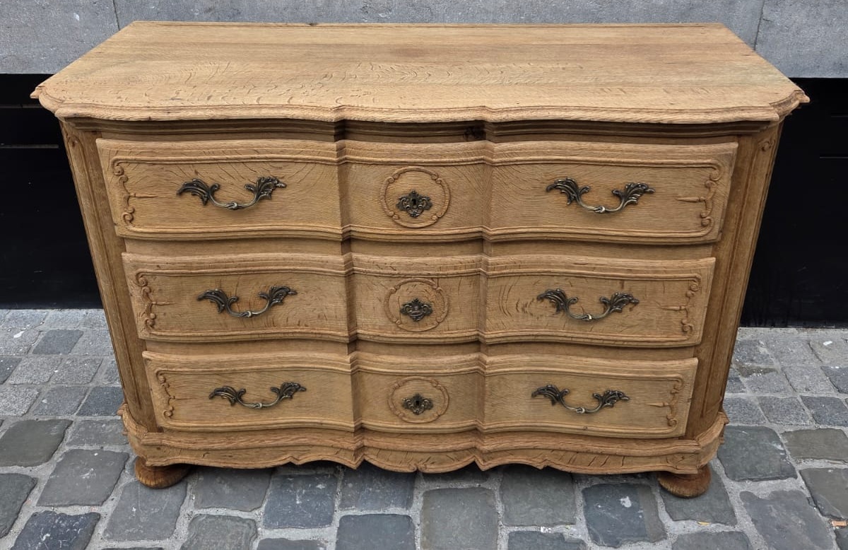 Louis XIV style chest of drawers in oak, early 20th century