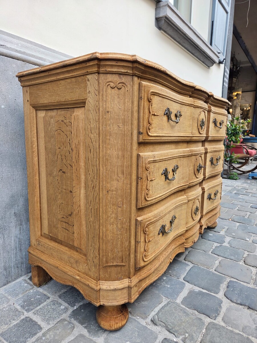 Louis XIV style chest of drawers in oak, early 20th century