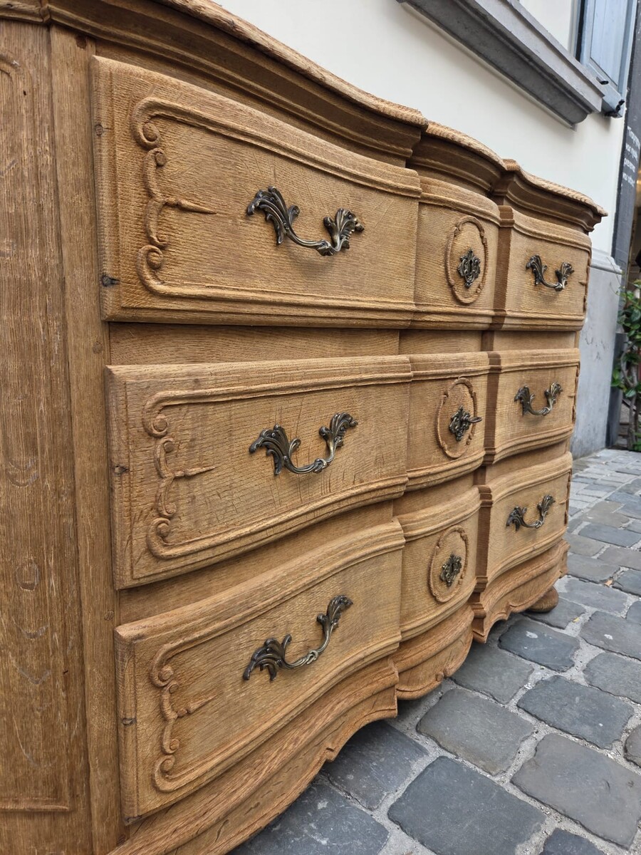 Louis XIV style chest of drawers in oak, early 20th century