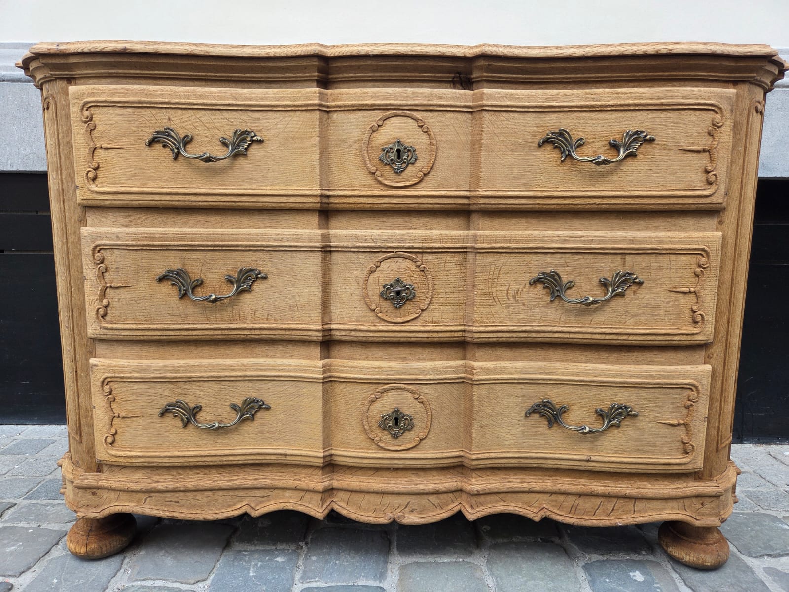 Louis XIV style chest of drawers in oak, early 20th century