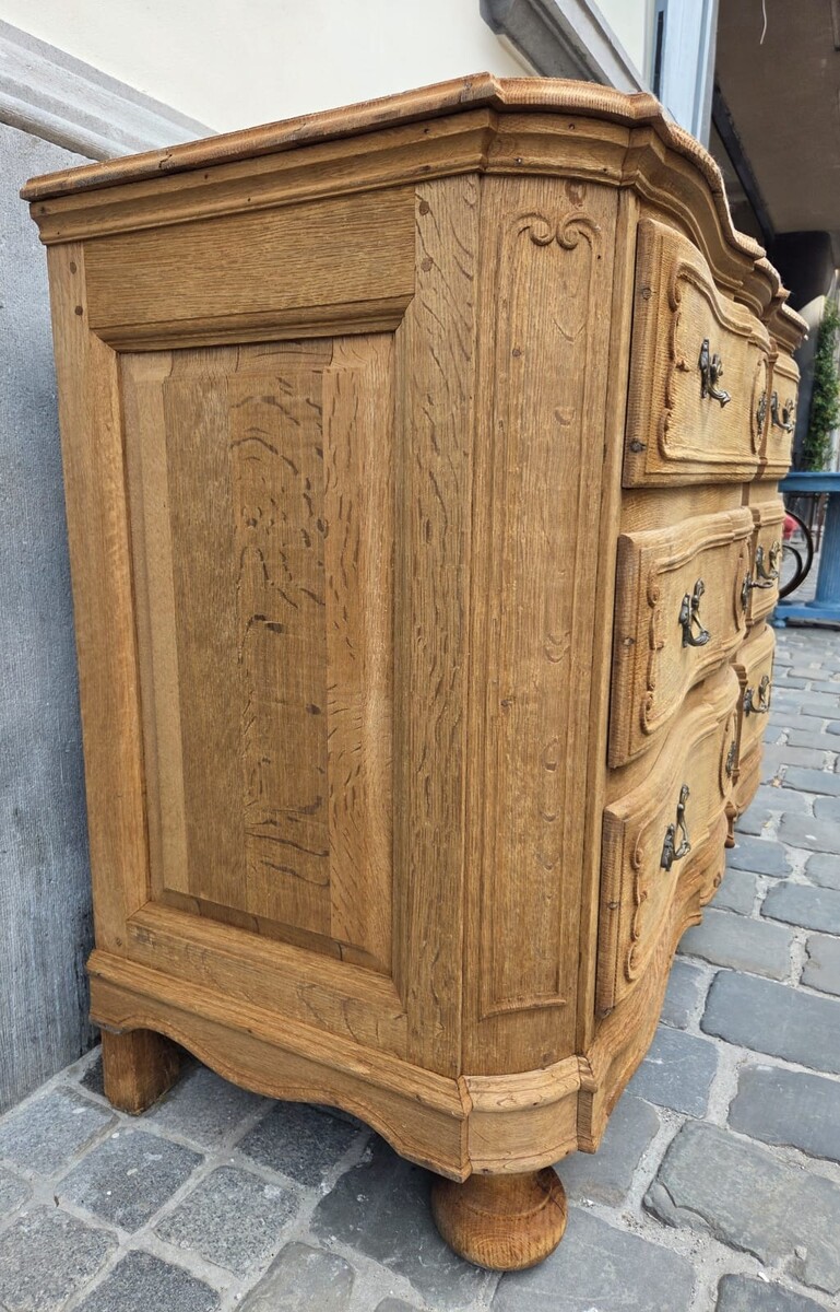 Louis XIV style chest of drawers in oak, early 20th century