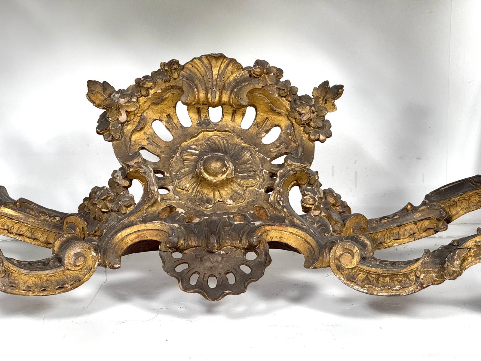 Louis XV console in giltwood and marble top, 18th