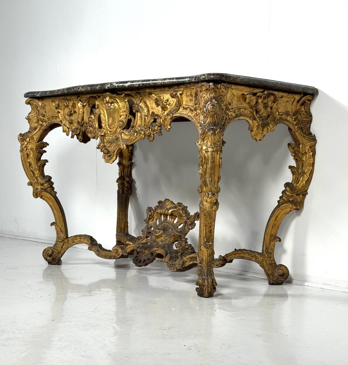Louis XV console in giltwood and marble top, 18th