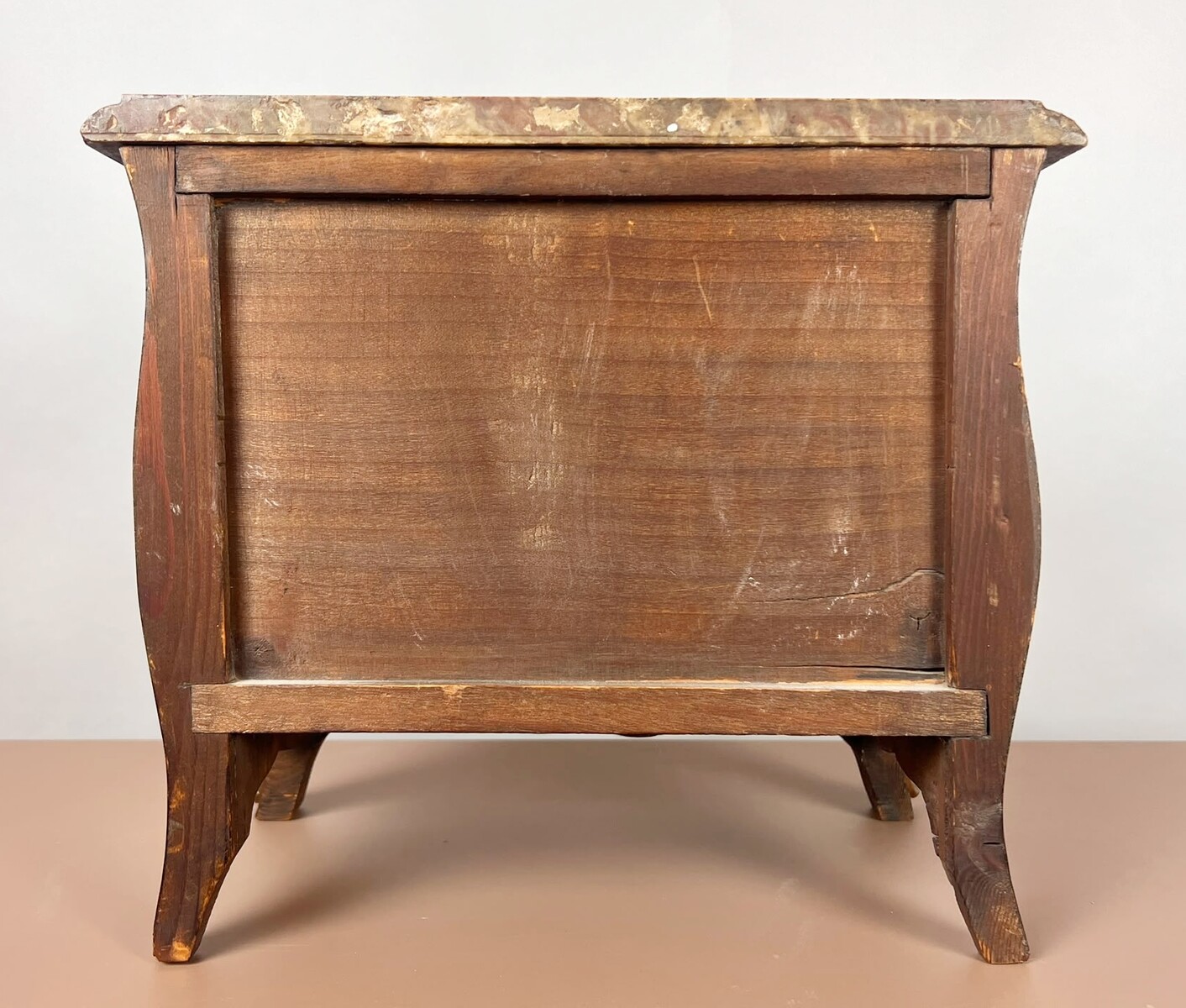 Louis XV-style chest of drawers, 20th century.
