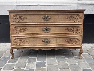Louis XV style chest of drawers in oak, early 20th century