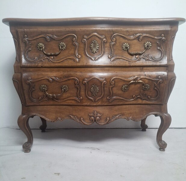 Louis XV style chest of drawers in walnut, 20th