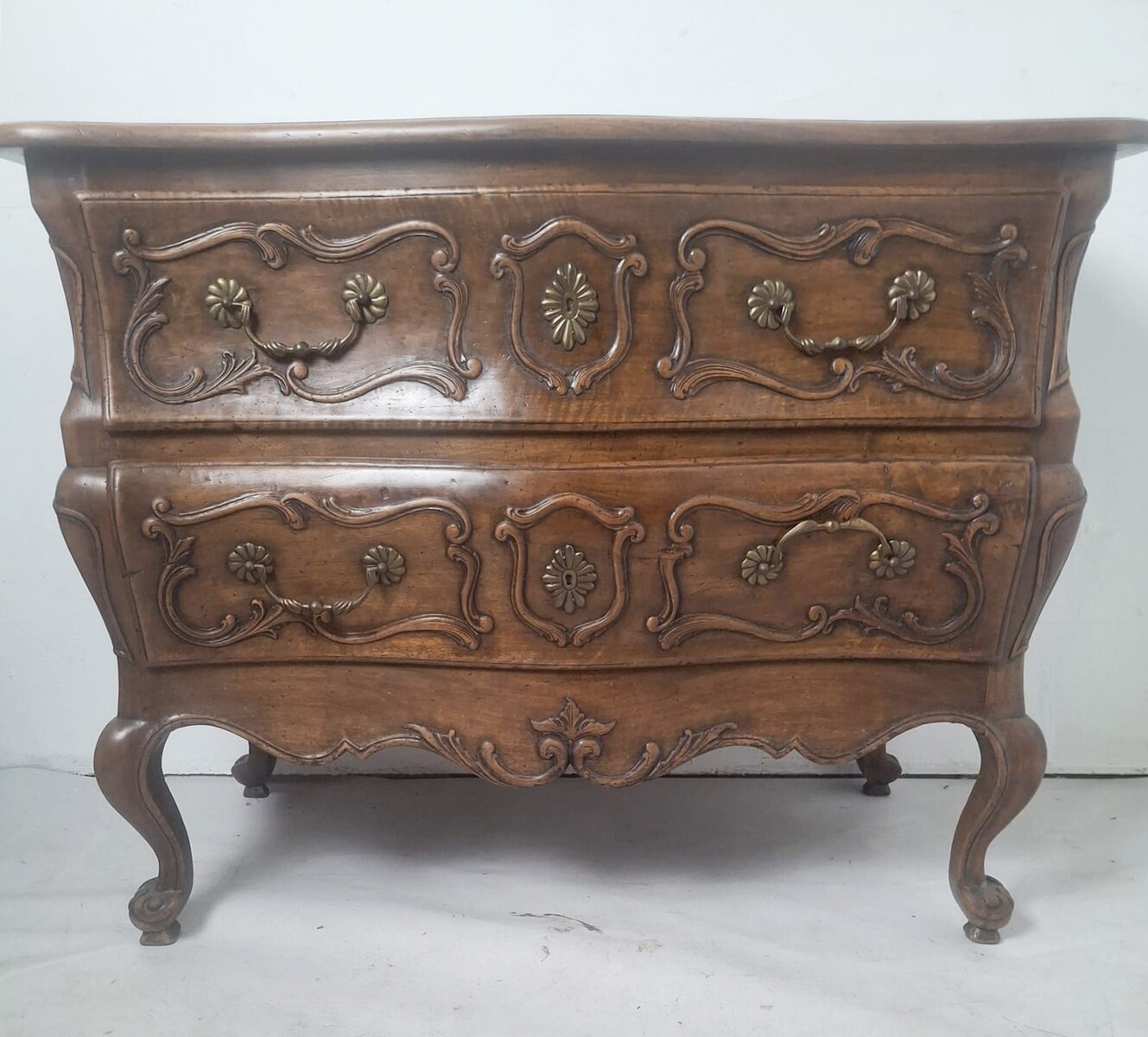Louis XV style chest of drawers in walnut, 20th