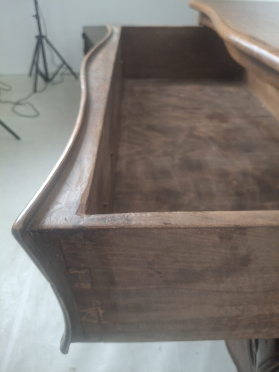 Louis XV style chest of drawers in walnut, 20th