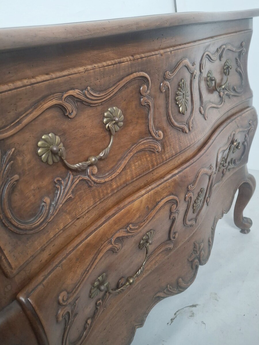 Louis XV style chest of drawers in walnut, 20th