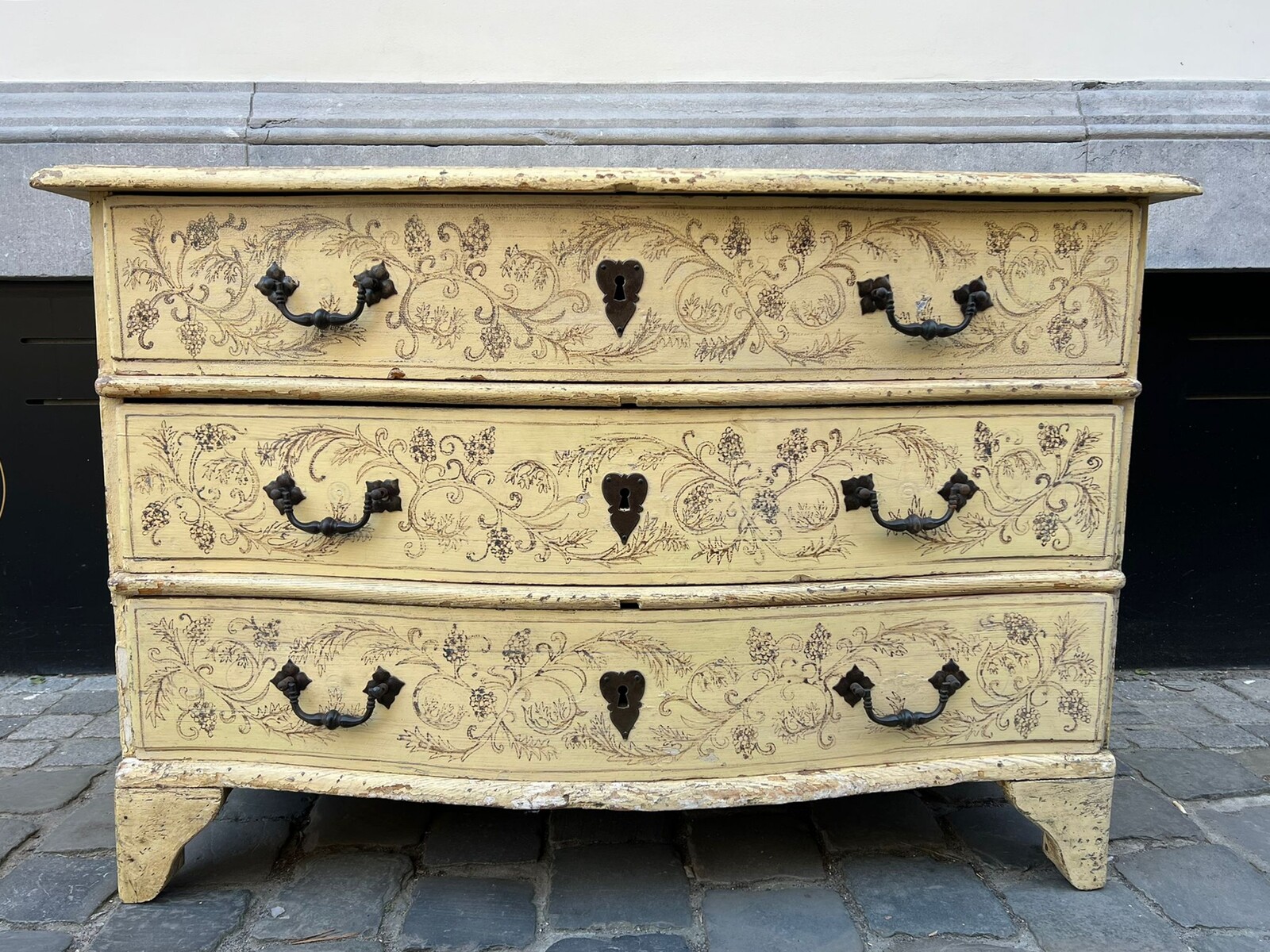 Louis XV style crossbow chest of drawers, early 20th century, South of France