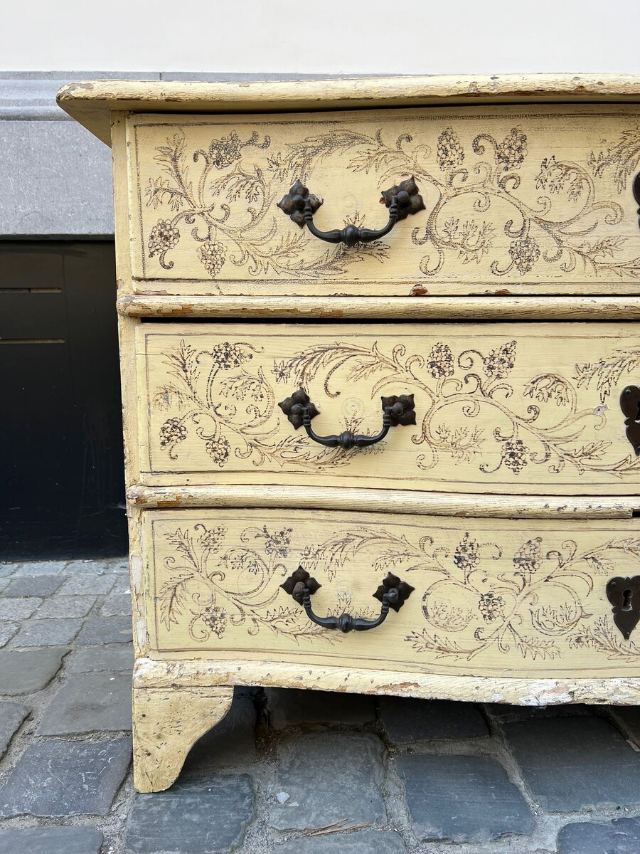 Louis XV style crossbow chest of drawers, early 20th century, South of France