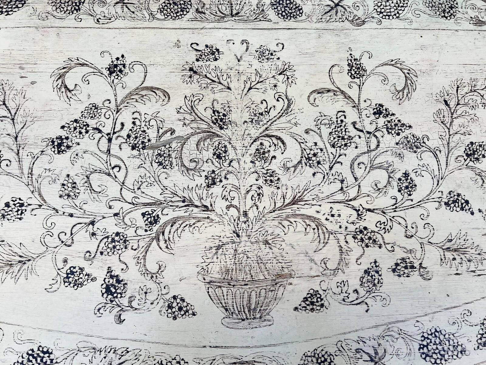 Louis XV style crossbow chest of drawers, early 20th century, South of France